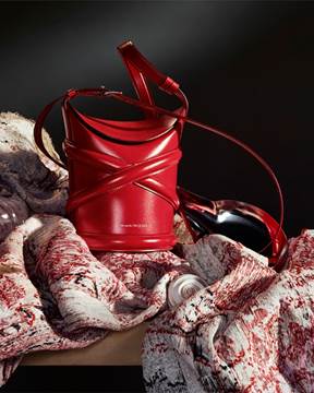 Alexander mcqueen launches the curve bag in 2021